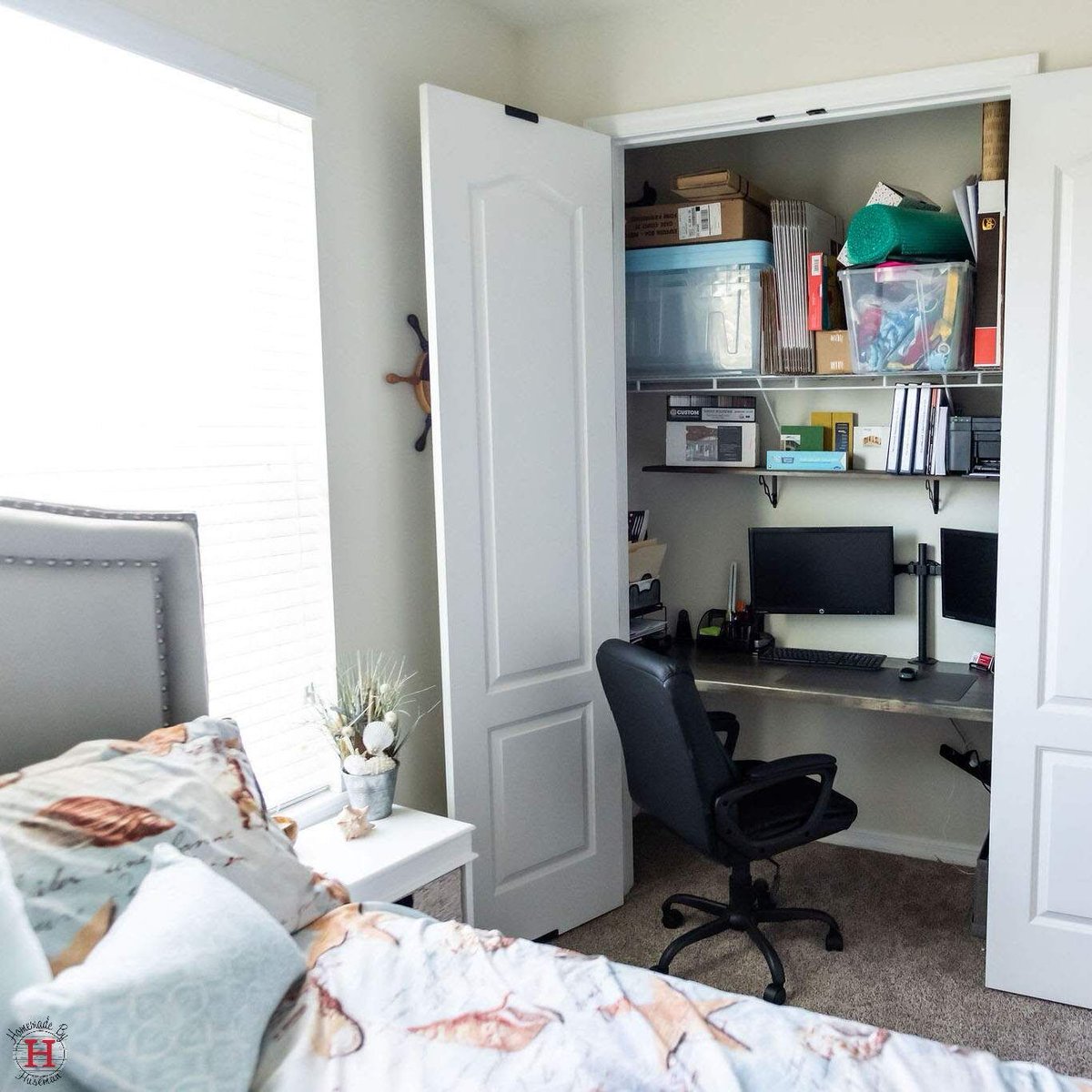 HusemanHomemade's tweet photo. Closet office, anyone? We had to make some creative shifts in our home to clear out a bedroom for the nursery, so we came up with the guest room closet office! Storage on the top, business on the bottom!

#homeofficeinspo #closetupgrade #homeofficeorginization #tampahandyman https://t.co/owgu81u2sf