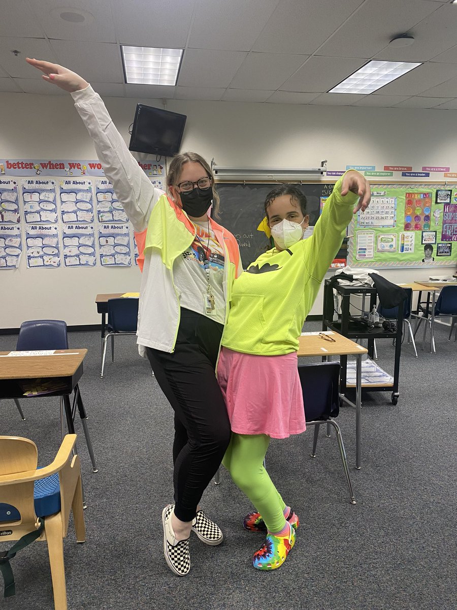 RhhsTam's tweet photo. Neon day 🦩@hcpss_rhhs https://t.co/fa9nJ9h5kQ