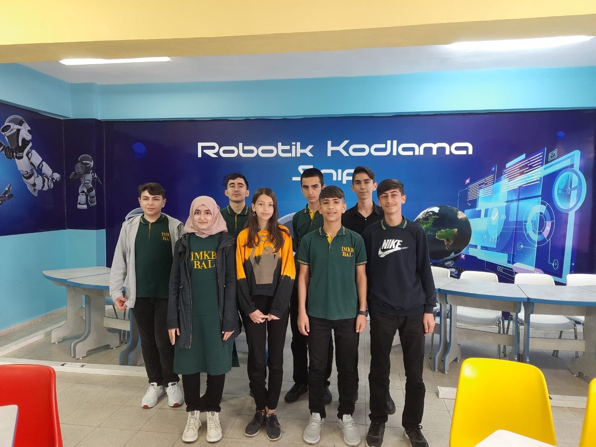 Borsa İstanbul Bingöl Anadolu Lisesi bu yıl 14.'sü Şanlıurfa'da düzenlenecek MEB Robot Yarışmasında Hızlı Çizgi İzleyen ve Labirent Çözen Robot kategorilerinde Sanal Robot yarışmasında büyük bir başarı göstererek 6 robotuyla Şanlıurfa davetiyesi almaya hak kazandı. Tebrikler 👏👏