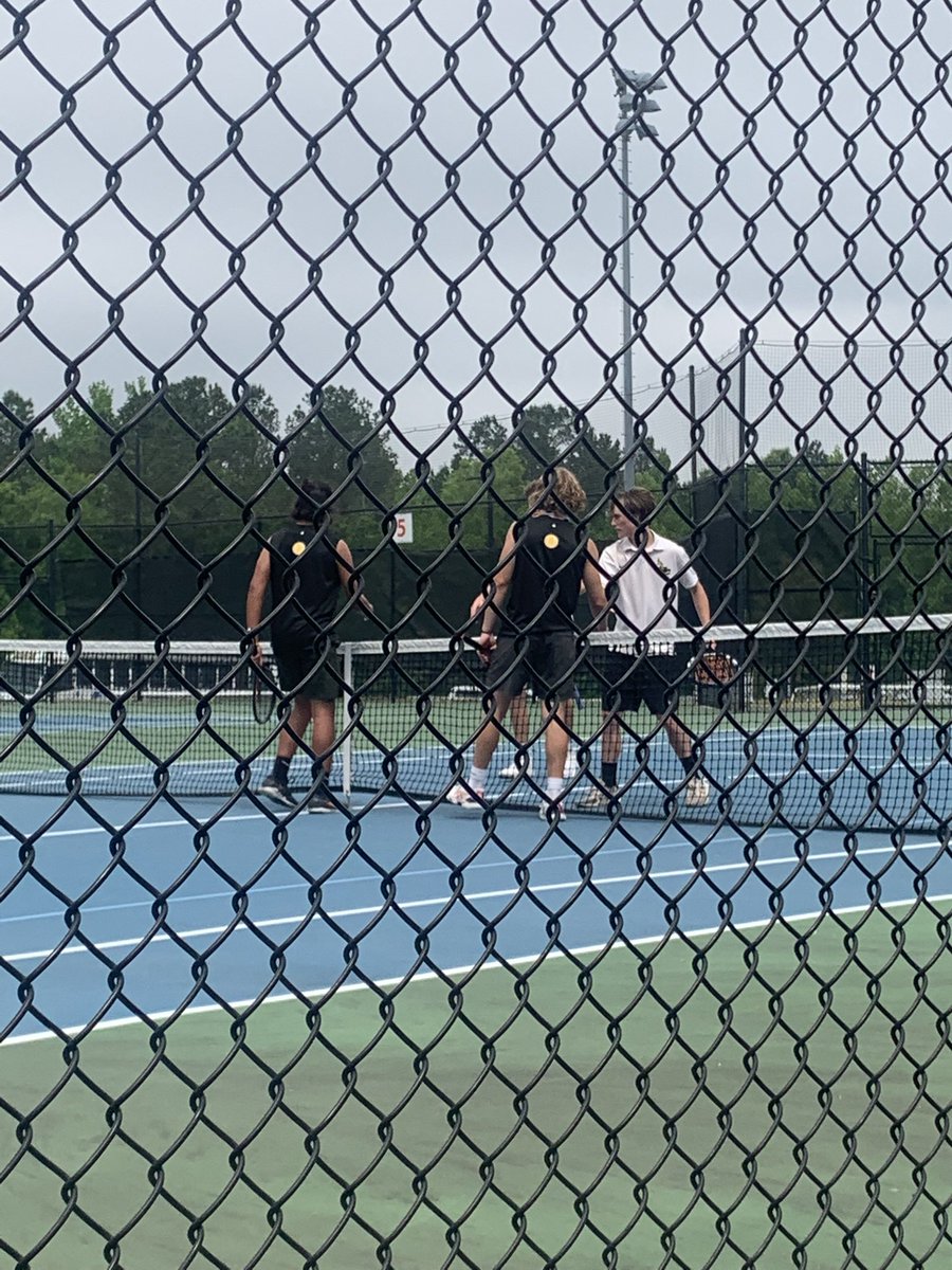 LHSAlphaWolf's tweet image. Win and advance. Zagorski and rovalino move on to the second round in men’s tennis. Franklin Academy is up next. #FewWillHunt @JoeLHughesII @chobbs001 @Hickoryrecord @NC_LCS @NCHSAA @LincolnHerald20 @langstonwertzjr @DavidKeever