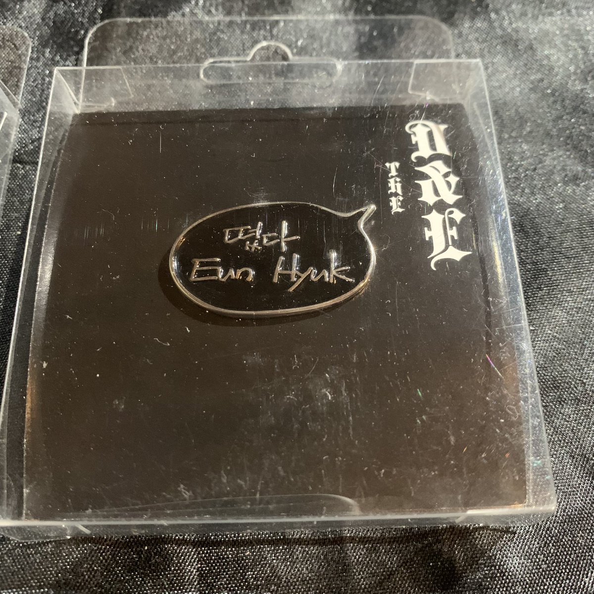 Issellingacc's tweet photo. Donghae Eunhyuk the dne concert handwriting badge RM40each, 75 set. #pasarsuju #pasarSUJUMY #SUJUMarketMY https://t.co/JKjekFwY0u