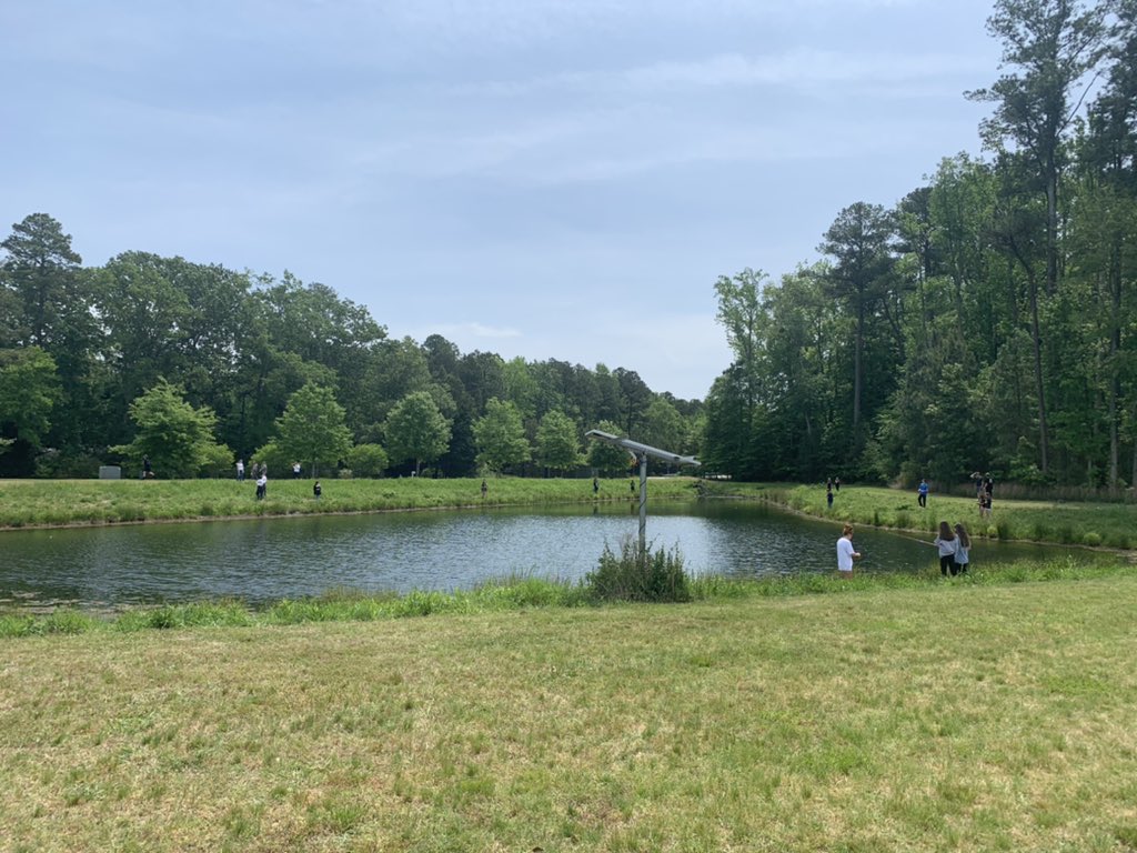 TeachlifeVB's tweet photo. It’s a beautiful day to fish @KellamHigh 🐟🎣 https://t.co/FPfrUMNuNz