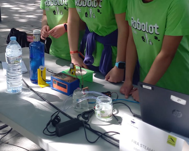 binomi11's tweet photo. 🤖Fira #STEAMaker a @olotuit #Robolot22 potencial i actiu de país #compartirtalent #educartalent #educarperlavida 🤩Enhorabona #moltbonafeina tot@s 🎉Festa #tecnologia #creativitat #ODS #competènciesdigitals #ScratchEdMeetUp @nemaydijor #casadomòtica #tecnopedagogia #somBINOMI https://t.co/3GkixIP35Y