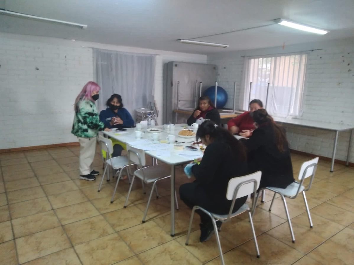 Ayer tuvimos una actividad  con cuidadoras del PAC en el Parque Lo Errázuriz, Estación Central 💫
Esta actividad se enmarca  en el acompañamiento sociolaboral para identificar sus fortalezas, oportunidades, debilidades y amenazas, para lograr su meta laboral! 💪🏻

#ponteenmarcha