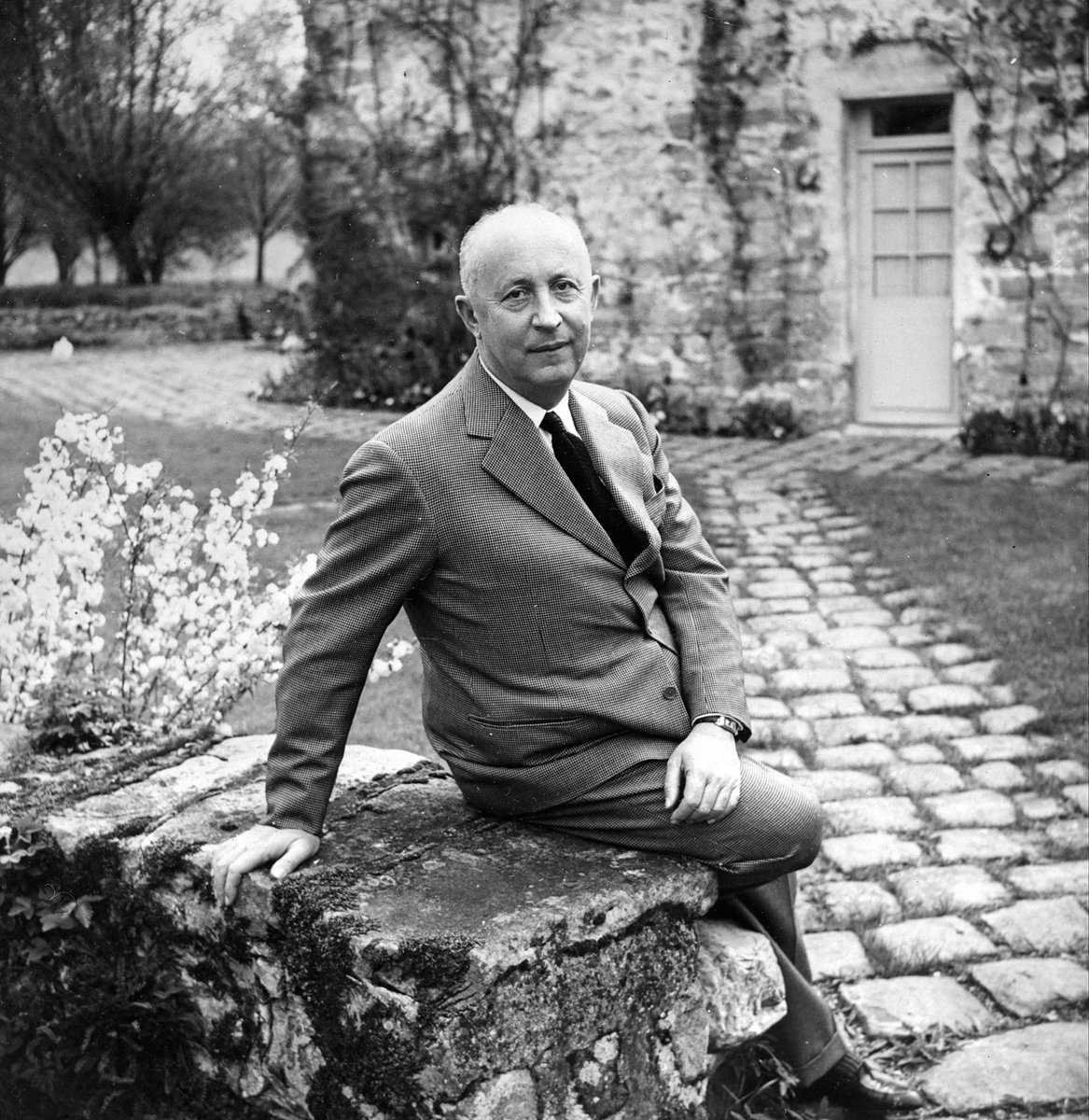 herintheroom's tweet photo. THREAD MODE
Le jardin originel de Christian Dior
Le créateur qui rêvait d’être fleuriste https://t.co/qz8KL1zSqF