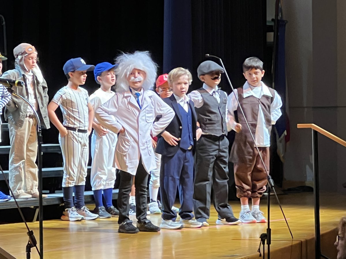 StEdsVero's tweet photo. Biography Day Performance
The second-grade students took to the stage to showcase biographies of famous people. Traditionally called 'Biography Day', this stepped-up version that includes some catchy songs is now a fantastic 'Biography Play'!
#HowSESLearns
https://t.co/5XJySWZkhd https://t.co/3Q3bpImtjH