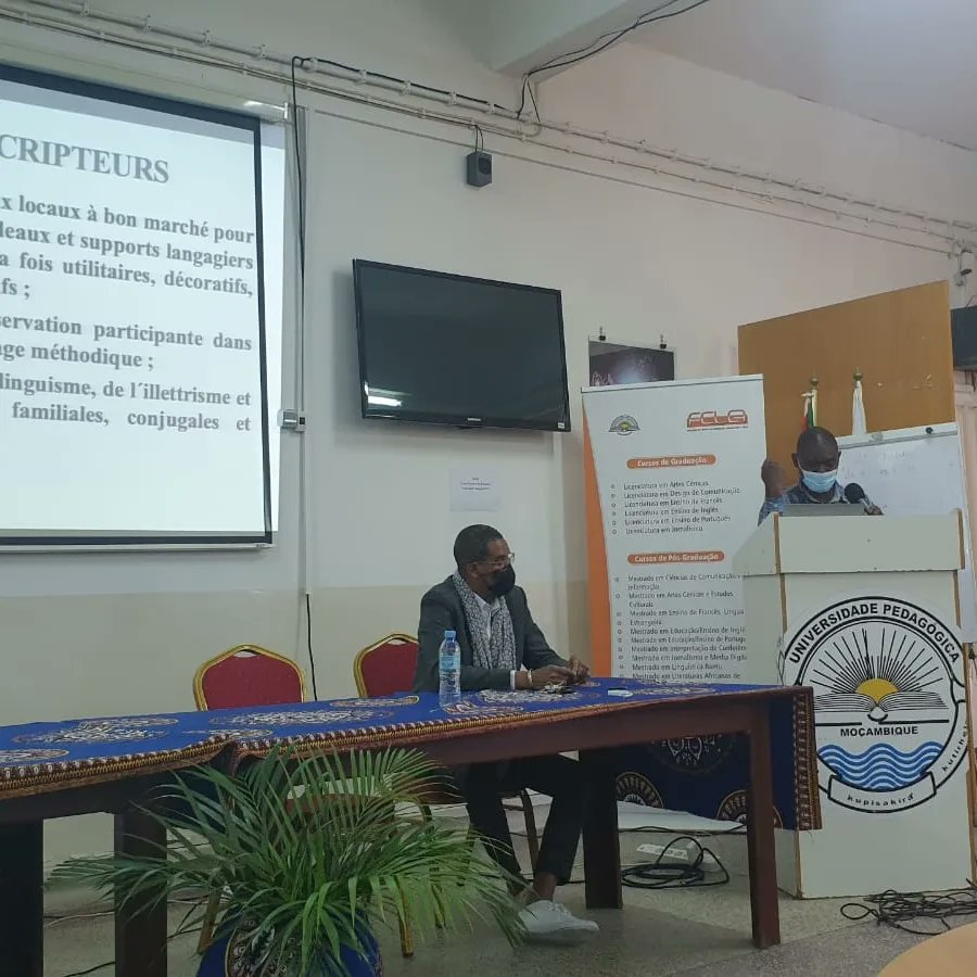 La France au Mozambique (@francemaputo) on Twitter photo 📕 Jornada de estudo sobre o tema "A literatura como objecto didáctico e social" organizada conjuntamente pela Université de Pau e Universidade Pedagógica por ocasião da visita de <a href="/DDiop_ecrivain/">David Diop écrivain</a>💡
#francophoniemozambique2022 #francofoniamocambique2022 #freredame
#Goncourt 📕 Jornada de estudo sobre o tema "A literatura como objecto didáctico e social" organizada conjuntamente pela Université de Pau e Universidade Pedagógica por ocasião da visita de <a href="/DDiop_ecrivain/">David Diop écrivain</a>💡
#francophoniemozambique2022 #francofoniamocambique2022 #freredame
#Goncourt