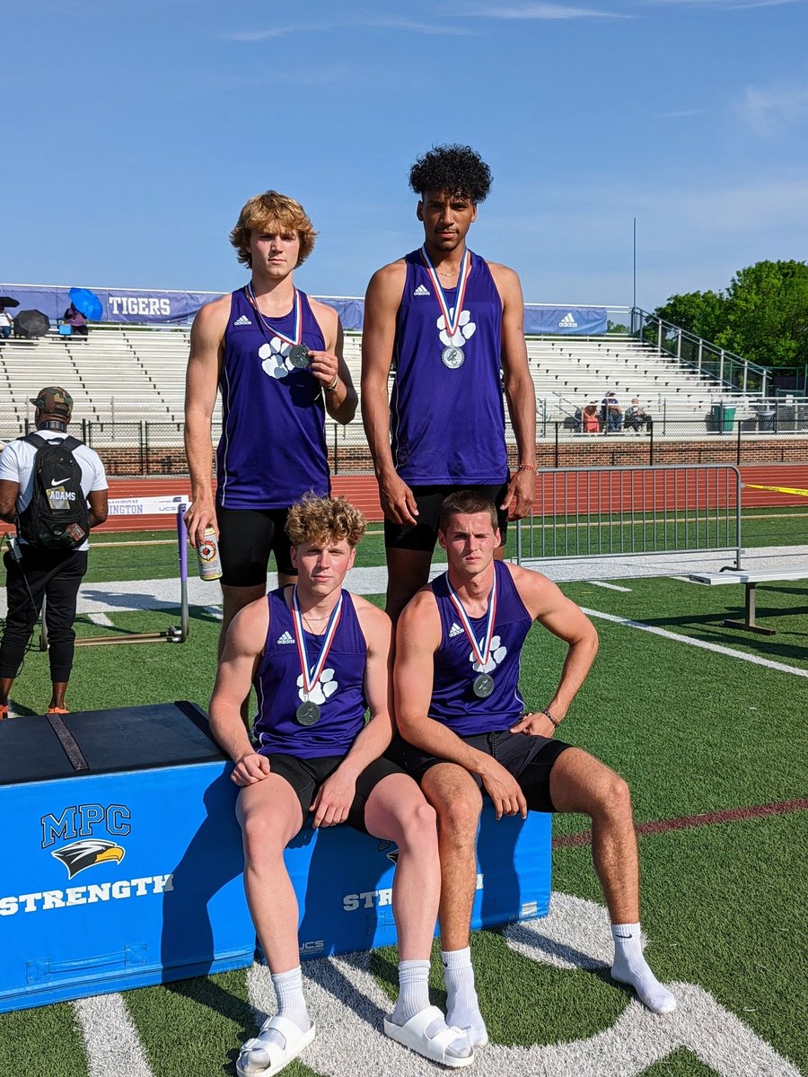 endodocga's tweet photo. Good luck to these guys and the rest of the Darlington track team at sectionals tomorrow!  @CoachTommyAtha @DarlingtonTiger @DarAthletics @PatrickLCollier Coach Hunt
@pdotshelley1 @CalebThompson_2 @EliThompson_5 @SamuelMumpower https://t.co/o4rMNGZYV5