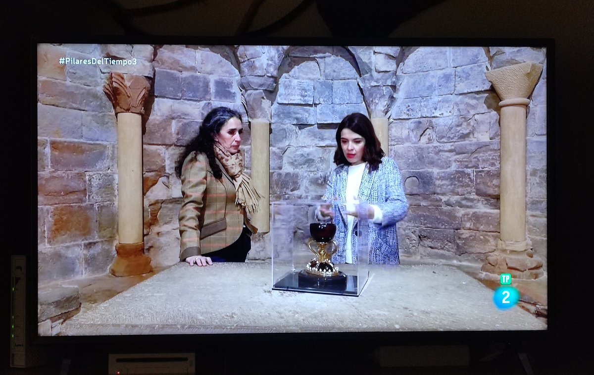 PiroOrfebres's tweet photo. Nuestra réplica del Santo Caliz de San Juan de la Peña, ayer en La 2 de TVE, en el programa Los Pilares del Tiempo.
#orfebreria #artesania #santocaliz #santogrial #caminodelsantocaliz #caminodelgrial
https://t.co/aTYo326k7m https://t.co/QnasziP9uq