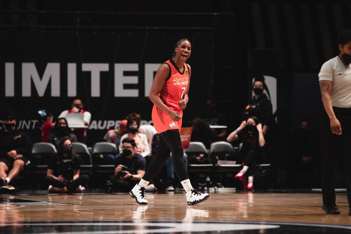 AUProSports's tweet photo. Catch @MerSladezz and @jlav42 on the court with the @seattlestorm 🌧️

Friday v. Lynx at 10pm ET on Twitter
Sunday v. Aces at 10pm ET on ESPN2

#TakeCover | #AUHoops https://t.co/s9nEkkYcMG