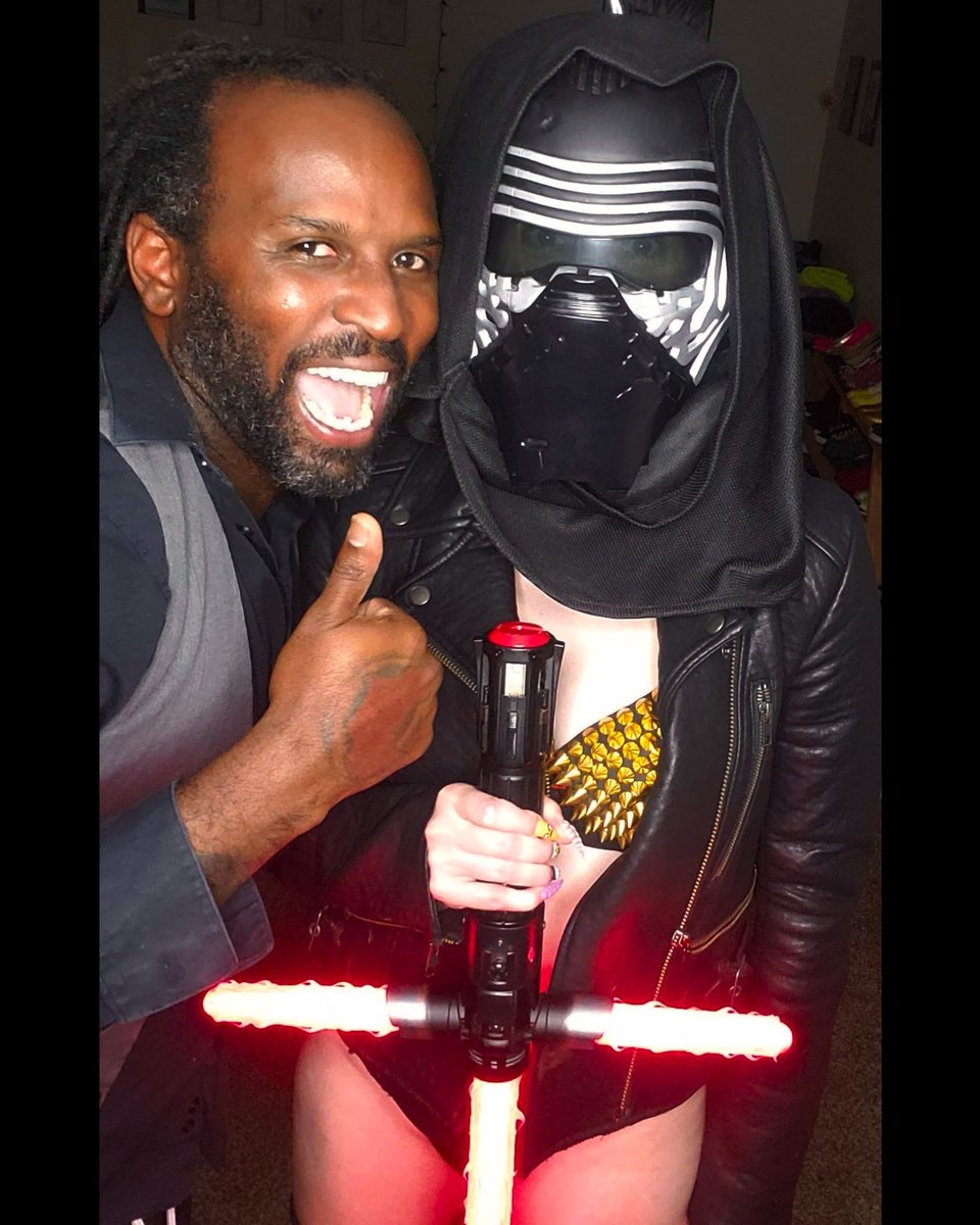 Gotta be honest, I make a smokin hot Kylo Ren and Daddy (<a href="/FlashFlood81/">꧁ᚹᚩ𖤐⛤₦ł₭łɆⱠ⛤𖤐ᛚᚠ꧂</a>) was very excited to enjoy that sexiness last night 😜 #Revengeofthe5th #starwars #sith #cosplay #ddlg #kink