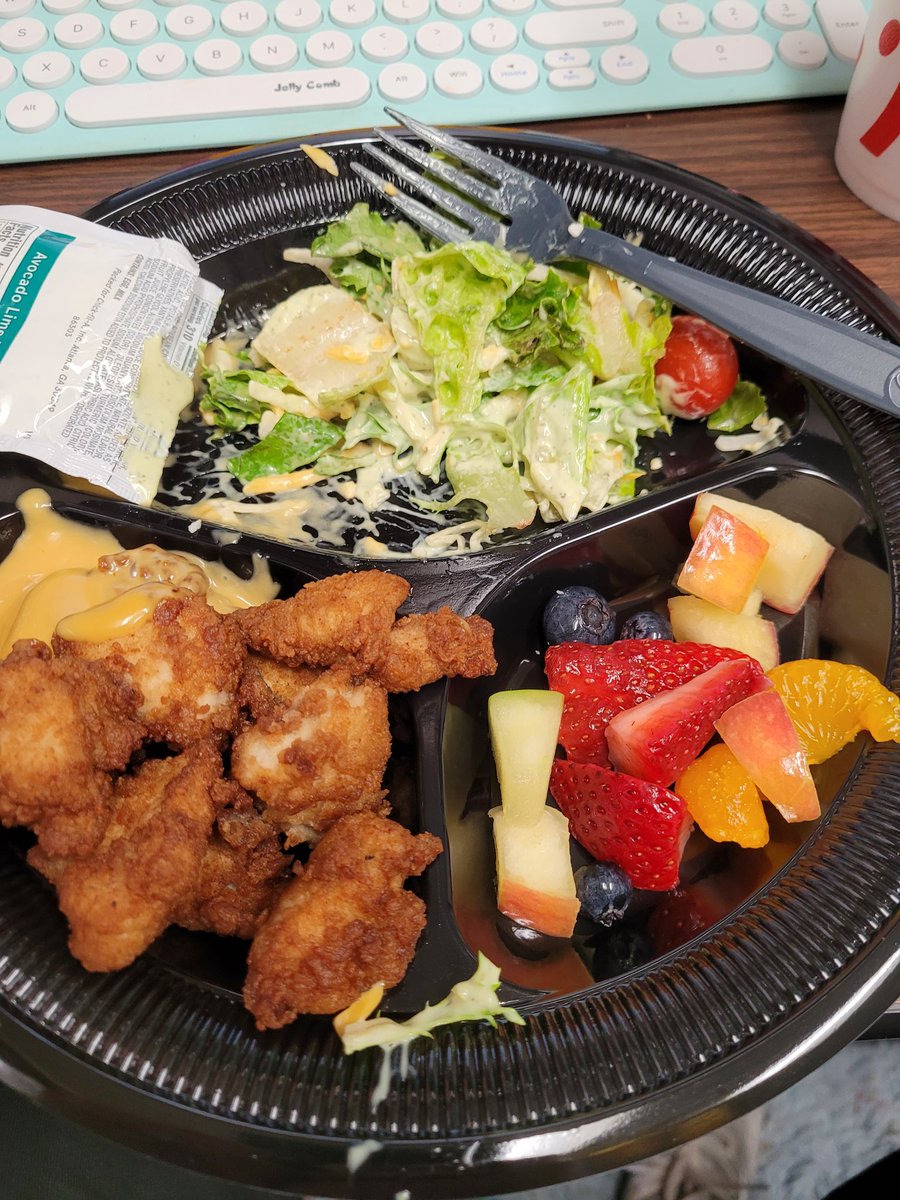 susanbase11's tweet photo. Thank you Fowler PTO for a delicous lunch today. 
#followingfowler https://t.co/kXjzq8wjBQ