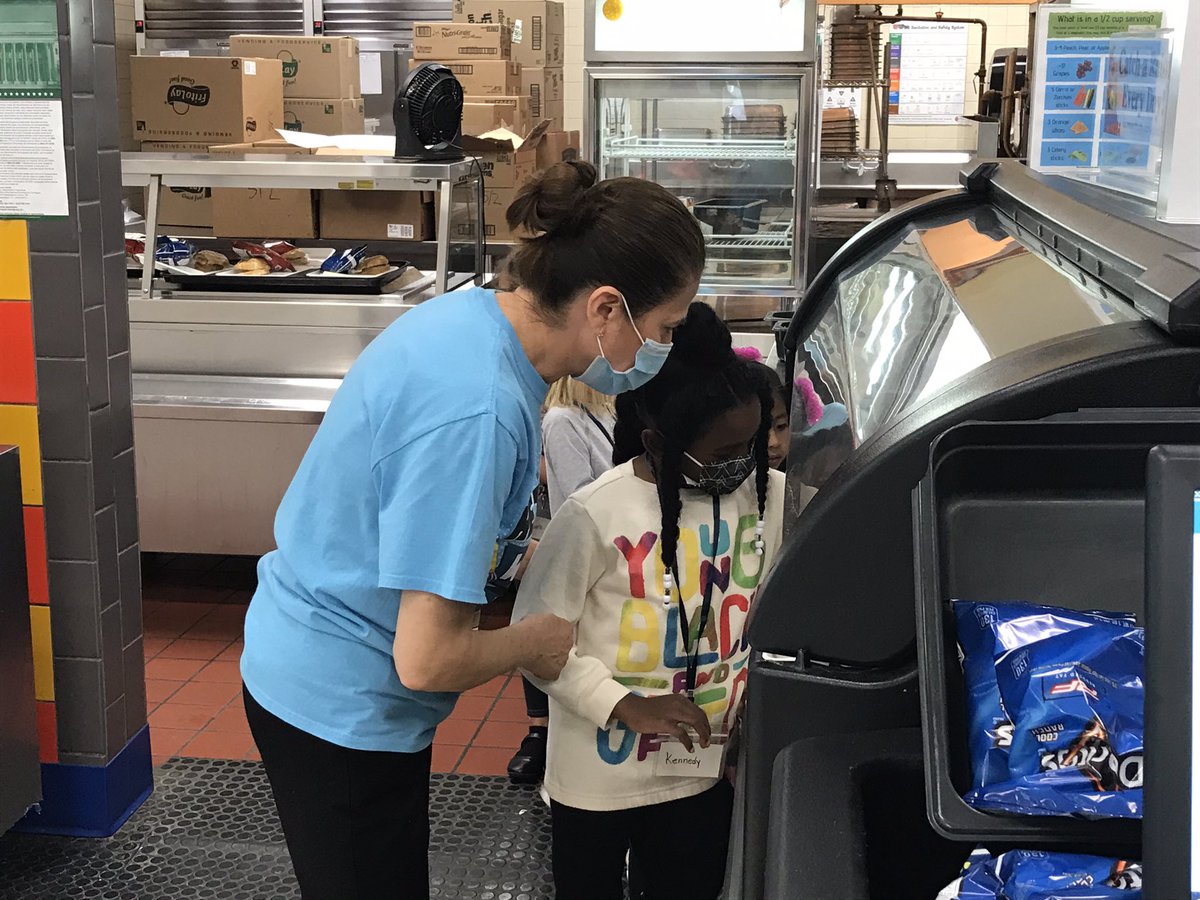 JKPolkACPS's tweet photo. School Lunch Hero Day!#SLHD22 https://t.co/2OEHw94rkF