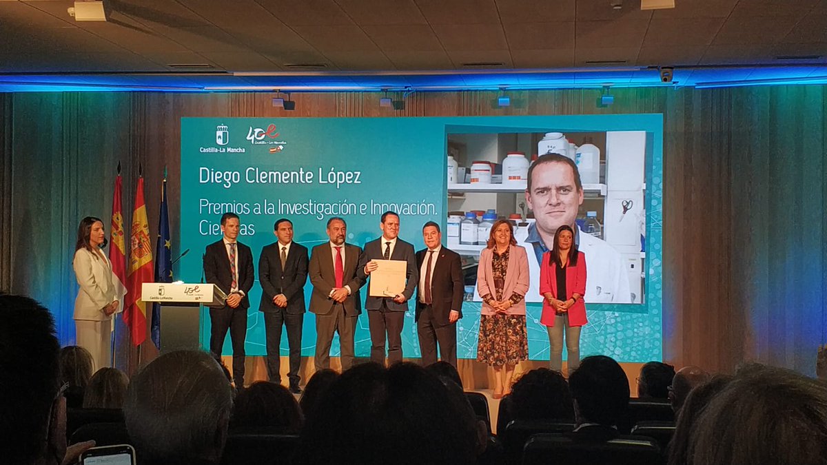 DrDiegoClemente's tweet photo. Todo un honor recibir el PREMIO INVESTIGACIÓN E INNOVACIÓN DE CASTILLA-LA MANCHA 2021 en la categoría de CIENCIAS de manos de @garciapage @RosanaCLM esta mañana en Cuenca. Me gustaría hacerlo extensivo a mi equipo #GNIR y a todo el @HNParaplejicos @SanidadCLM
¡MUCHÍSIMAS GRACIAS! https://t.co/breaaxNWJN