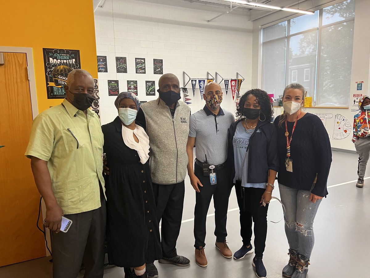 JeffHoustonPK8's tweet photo. Harriet Tubman stopped by ⁦@JeffHoustonPK8 in support of ⁦@CCNAlexandria⁩ year-long celebration of African American Contributions!!!  We’re so proud of our ⁦@AVID4College⁩ students for welcoming our guests with excellent questions!! https://t.co/p9C0yYLoQr