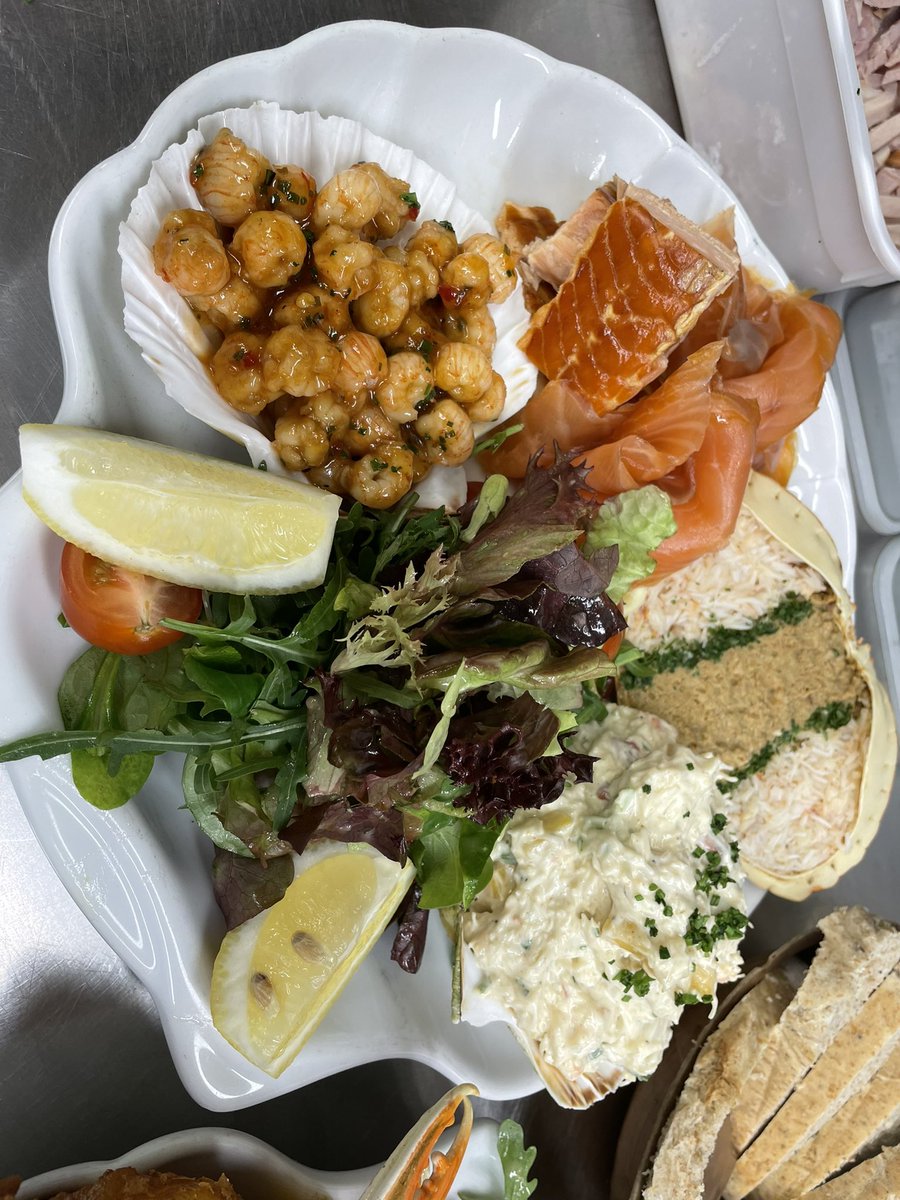 applecrossinn's tweet photo. Can we throw together a seafood platter for 3 people at short notice? Of course we can 😃
Oysters, scallops, Applecross bay prawns, squatties, dressed crab, monkfish, cold smoked salmon, hot smoked salmon, crab and mango and haddock. Beautiful 😘 https://t.co/pC7yolqHP4