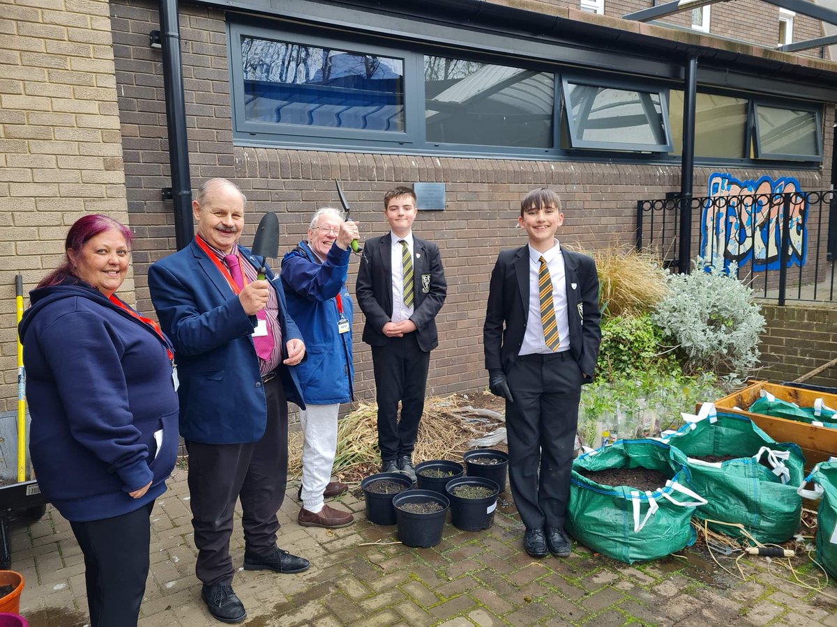 SACA_Religious's tweet photo. Thank you to the wonderful residents from a local care home we are working with for giving up their time to help us with our #communityallotment . What a fantastic experience and a great opportunity for our #wellbeing group to foster #CrossGenerational relationships! https://t.co/vS00LBnuzX