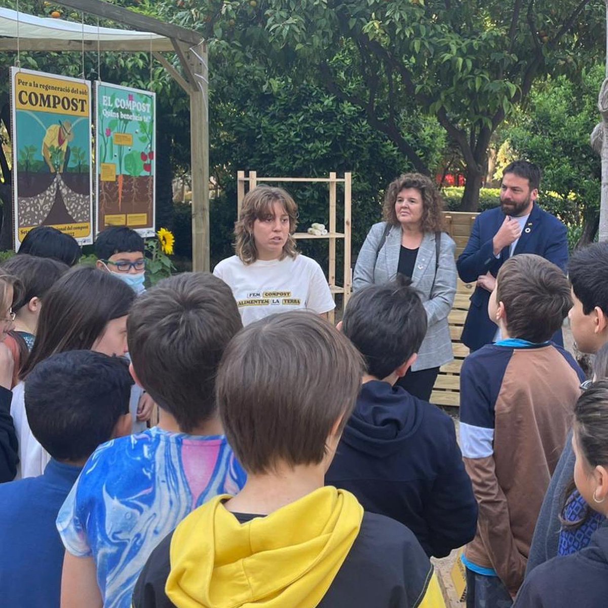 isaacperaire's tweet photo. Una estona d’aquest matí amb la Secretària d’ @accioclimatica @abarnadas al @palaurobert on hi ha unes jornades per difondre, conèixer i aprendre a fer compost en motiu de la Setmana Internacional del #compost #ICAW. @residuscat
#ICAW2022 #setmanacompost https://t.co/MqdWMBJtZr