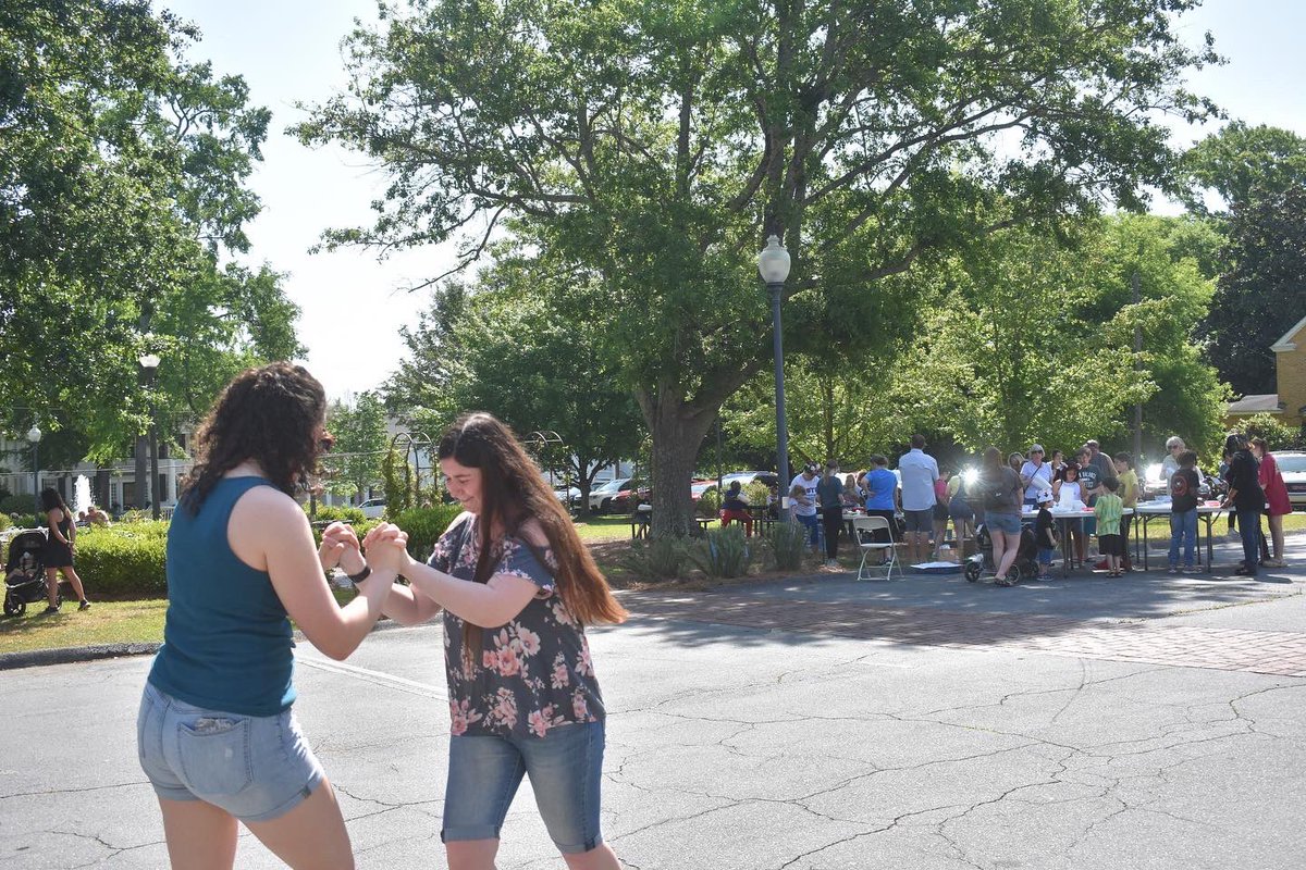 Bailey_Howls's tweet photo. Teaching the correct dance to Brown Eyed Girl ๐ #ga4h #elitenortheast #mayday https://t.co/t02CKL0o7w