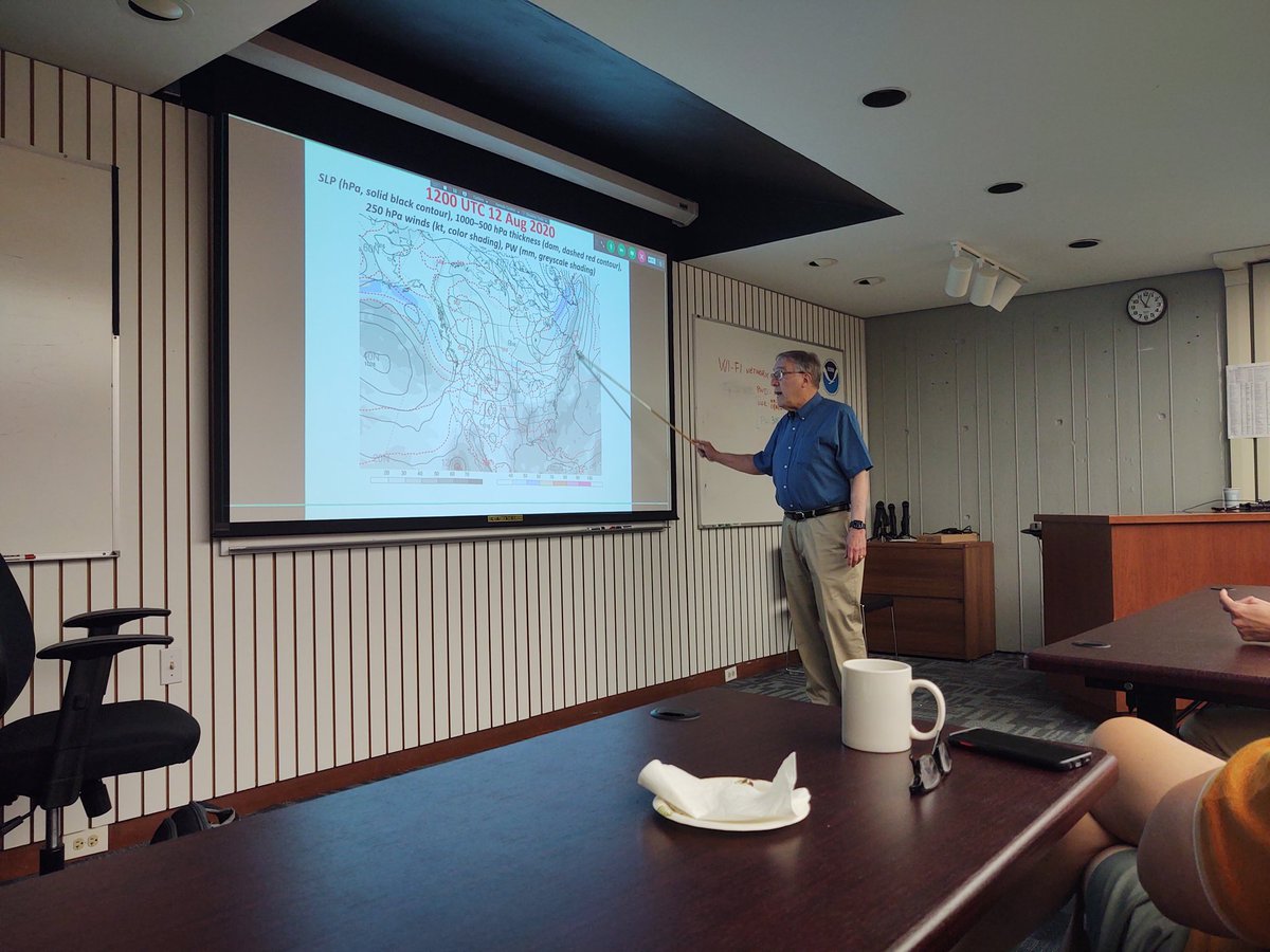First in-person seminar at AOML in over 2 years! Always love to listen to meteorology legend Lance Bosart present, and his PhD student Alex Mitchell gave a great talk as well! Good warm up for #AMS35HURR next week.