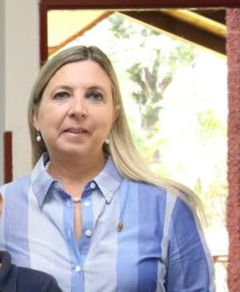 PyoHonesto's tweet photo. Esta es Carolina Urbieta, Directora del Colegio Sek, quien quiso ocultar el caso de abuso de un menor, complice. https://t.co/khau5PsX6G
