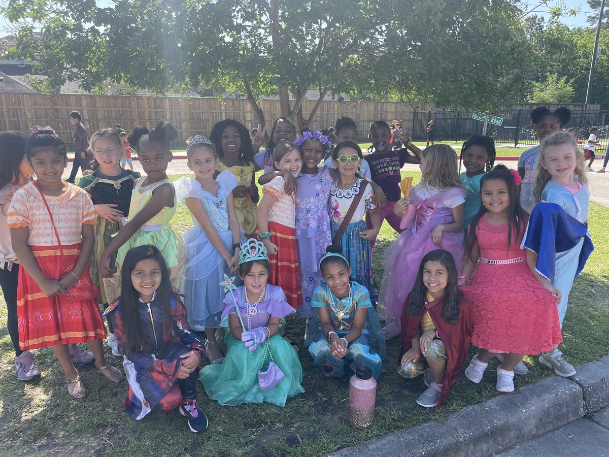 MrsRoberts_FCE's tweet photo. Disney Day is our favorite or maybe it’s just mine!! 🍴 🧜‍♀️ 👸🏼 🐅 #DisneyDay #FCE2022 #CardinalPride @HumbleISD_FCE https://t.co/il55rKAerQ
