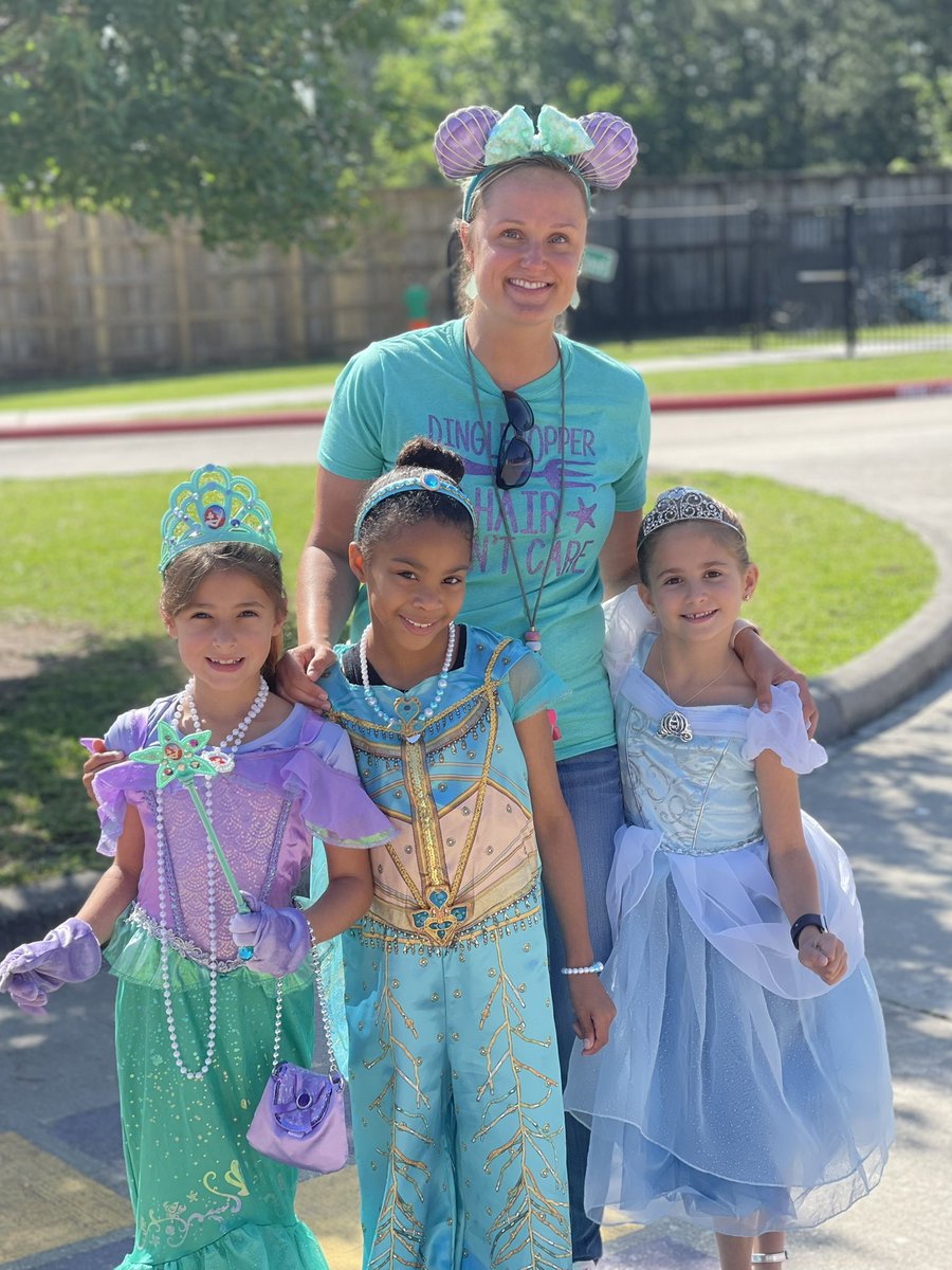 MrsRoberts_FCE's tweet photo. Disney Day is our favorite or maybe it’s just mine!! 🍴 🧜‍♀️ 👸🏼 🐅 #DisneyDay #FCE2022 #CardinalPride @HumbleISD_FCE https://t.co/il55rKAerQ
