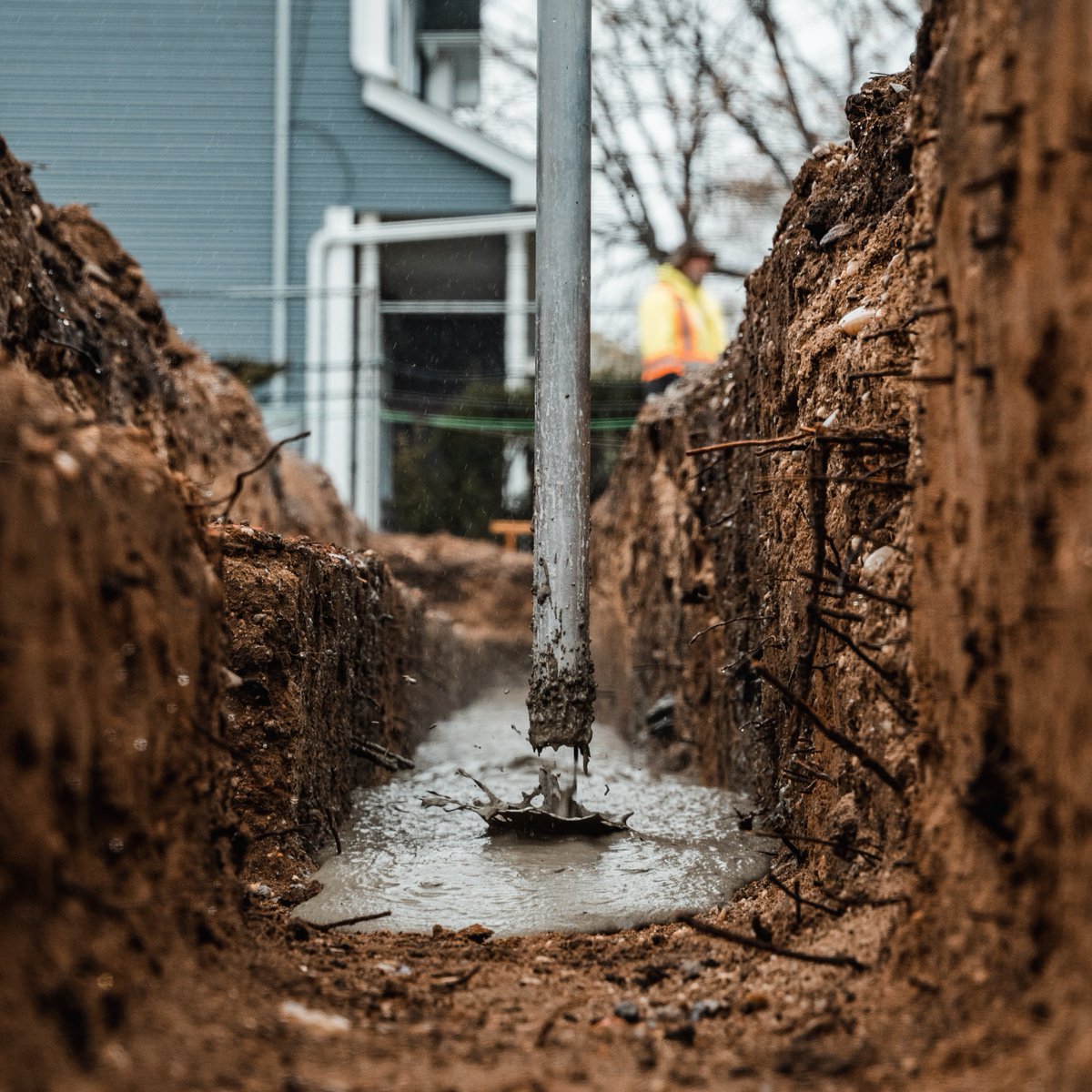 sq4dbuilds's tweet photo. SQ4D uses a different extrusion system for subterranean printing in order to get closer to printing surface and to help with self leveling. #TheMoreYouKnow #InterestingRandomFacts #OuterRange #FridayVibes #concrete https://t.co/4aNwyNPyGK