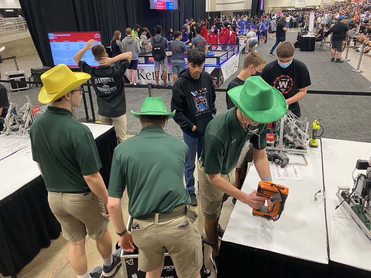 Storm_Robotics's tweet image. So far so good! Match 13 ended in a loss (close to win if our park worked out) match 25 was a great win! Go Storm!