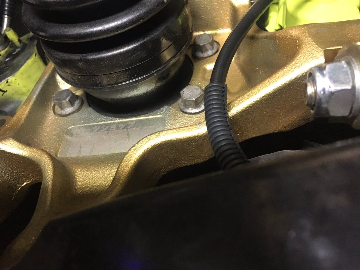 LittleBrave_96's tweet photo. wekfest2022とドリドレに向けて。
MAXドリフトのアーム3点とナックルとZ32ツインキャリパーを装着。
DNDの油圧サイドとS1sequentialシフターを取り付けました
ツインキャリパー化によって、強烈なリアロックします
シーケンシャルシフターでIパターンシフトになります
#MAXドリフト
#S1sequential https://t.co/2gHOKAVhRm
