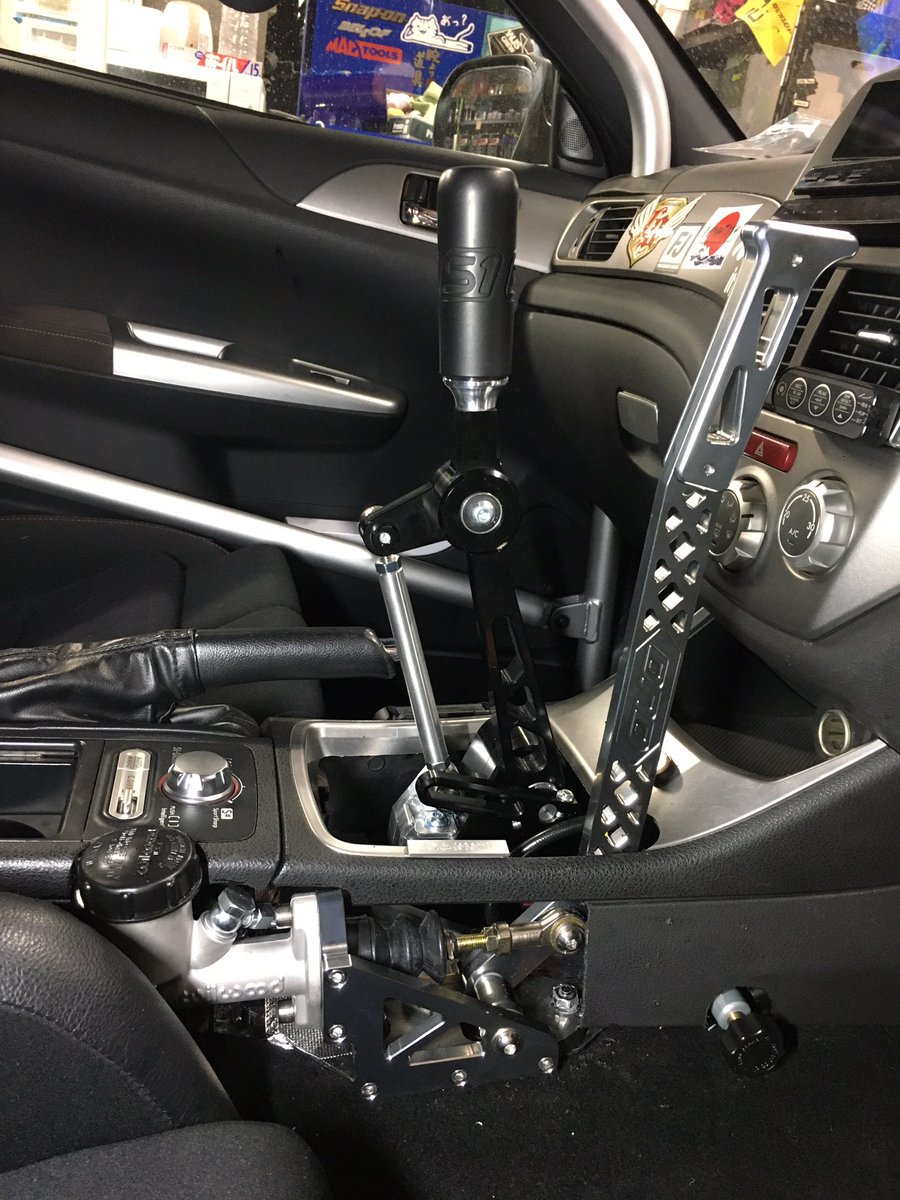 LittleBrave_96's tweet photo. wekfest2022とドリドレに向けて。
MAXドリフトのアーム3点とナックルとZ32ツインキャリパーを装着。
DNDの油圧サイドとS1sequentialシフターを取り付けました
ツインキャリパー化によって、強烈なリアロックします
シーケンシャルシフターでIパターンシフトになります
#MAXドリフト
#S1sequential https://t.co/2gHOKAVhRm