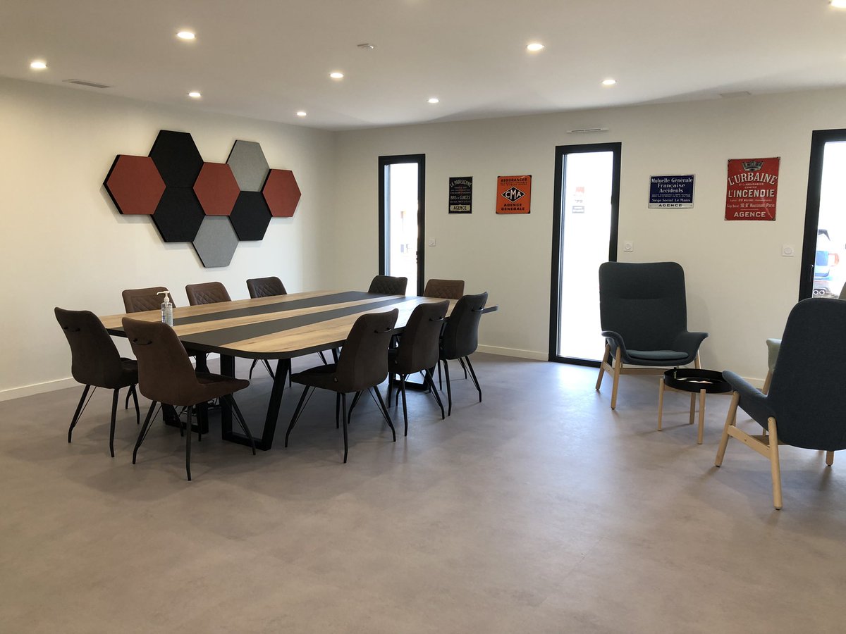 Super matinée à #Poitiers pour rendre visite à nos 2🔝#AgentsGeneraux <a href="/mattfontaine86/">FONTAINE Matthieu</a> et Guillaume Derouin ! Une magnifique agence avec un #accueil chaleureux ! Bravo à toute l’équipe qui porte haut les couleurs de <a href="/generalifrance/">Generali France</a> 👍🏻🦁<a href="/laurencedlcrt/">Laurence Delacourt</a> <a href="/CLechevallier33/">Christophe_Lechevallier</a>