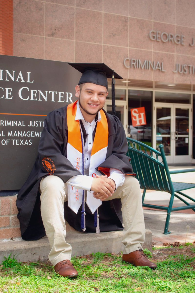 andyxram's tweet photo. Si Lo Puedes Soñar, Lo Puedes Hacer!

🔸 First Generation
🔹 Cum Laude
🔸 Dean’s List
🔹 President’s List
🔸 NOHCJ
🔹 3 Years

Sam Houston State University 🎓
B.A in Criminal Justice &amp; Criminology 
May 13th | 9:30AM

#SHSU22 #finiSHed 🍾 https://t.co/f62UH80BXU