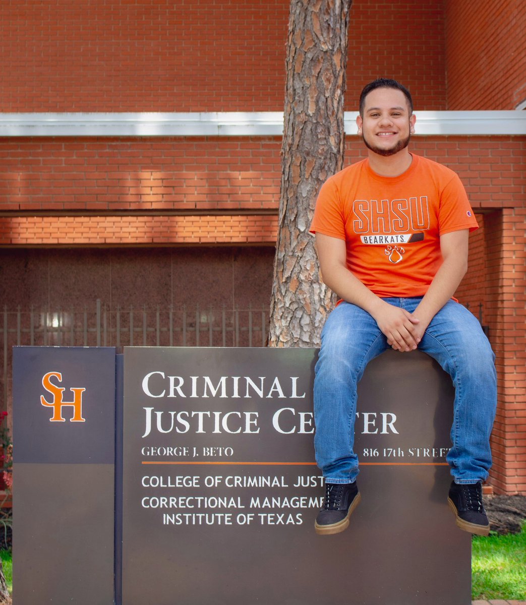 andyxram's tweet photo. Si Lo Puedes Soñar, Lo Puedes Hacer!

🔸 First Generation
🔹 Cum Laude
🔸 Dean’s List
🔹 President’s List
🔸 NOHCJ
🔹 3 Years

Sam Houston State University 🎓
B.A in Criminal Justice &amp; Criminology 
May 13th | 9:30AM

#SHSU22 #finiSHed 🍾 https://t.co/f62UH80BXU