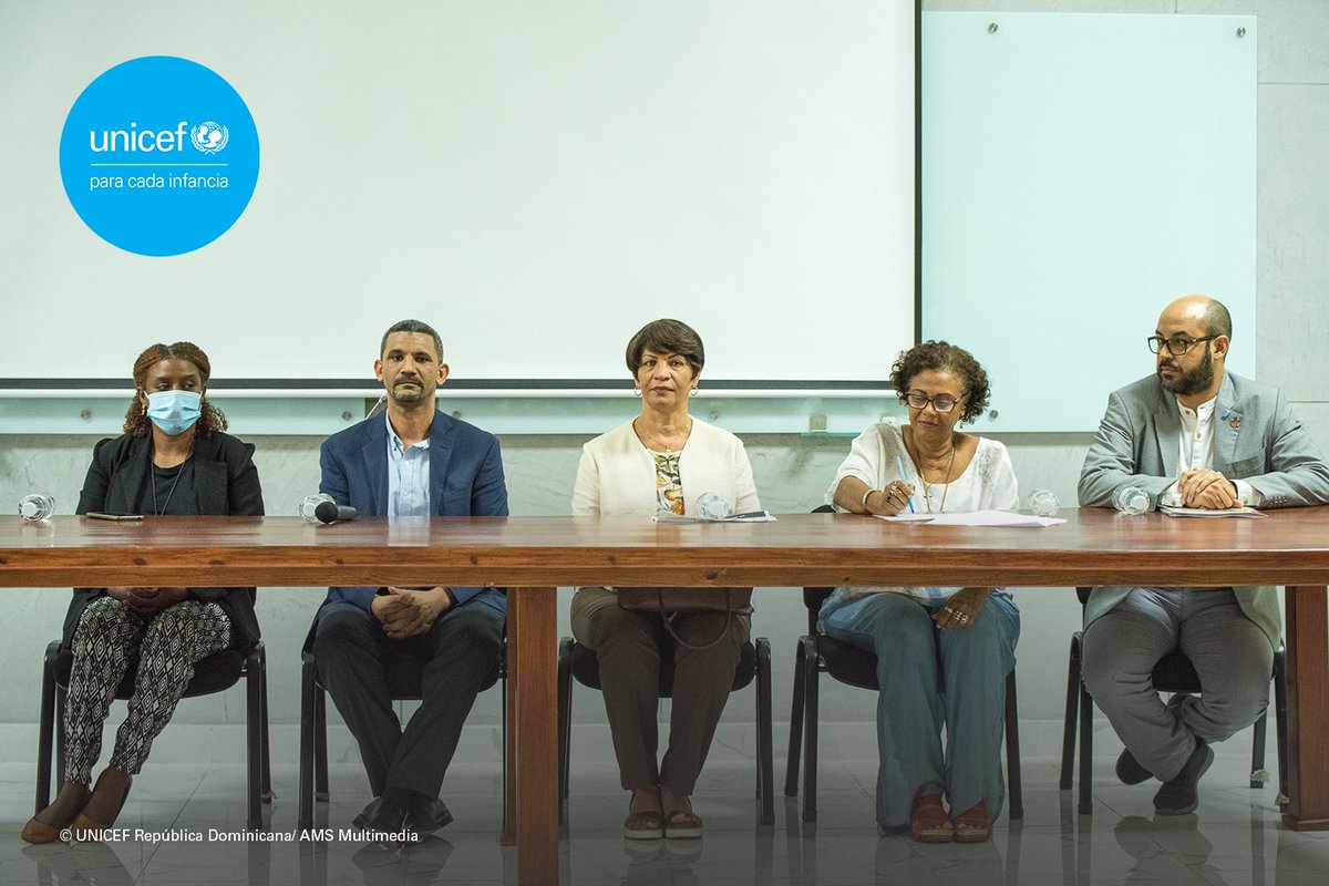 UNICEFRD's tweet photo. La profesión de Trabajo Social es esencial para el avance y desarrollo del país, sobre todo para los derechos de la niñez y adolescencia y esta es una de las conclusiones principales del «Panel: “Políticas Públicas e Infancia: una mirada desde el Trabajo Social”». https://t.co/Q8ZcCD7nR2