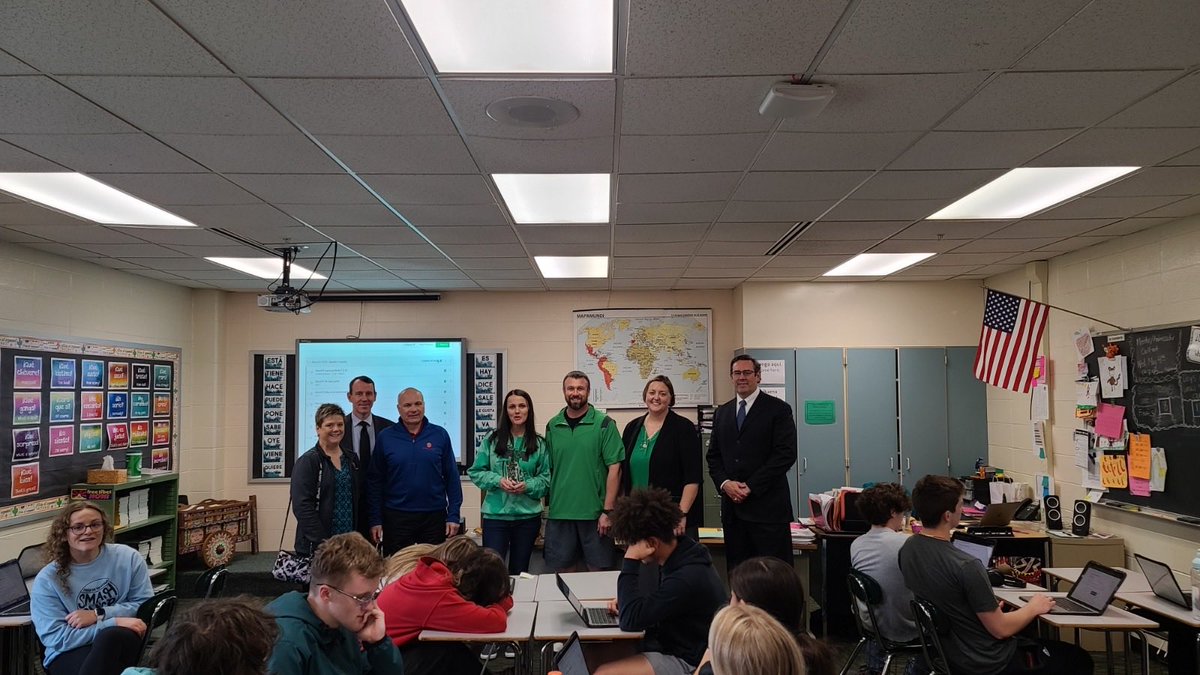 YorktownSupt's tweet photo. Congratulations to ⁦@YorktownHighSch⁩ teacher @senoraT13 for receiving the Ball Brothers Teacher of Excellence Award today.   #TigerPride https://t.co/esyqvnfqRm