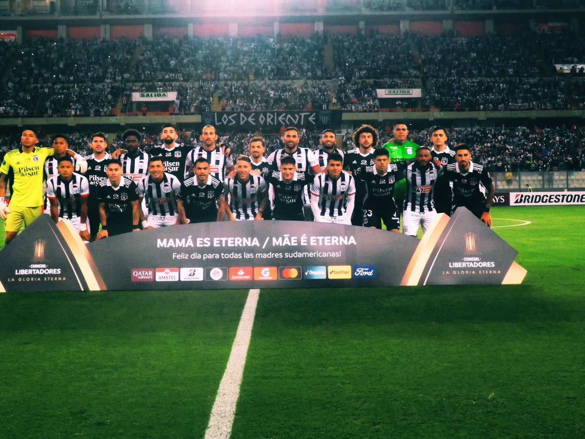 7Llaya's tweet photo. #CopaLibertadores2022 
#EstadioNacional 

@ClubALoficial 1-1 @ColoColo 

Alianza y Colo Colo. Son uno solo 

📸 Juan Julca https://t.co/f8xOfrzbB2