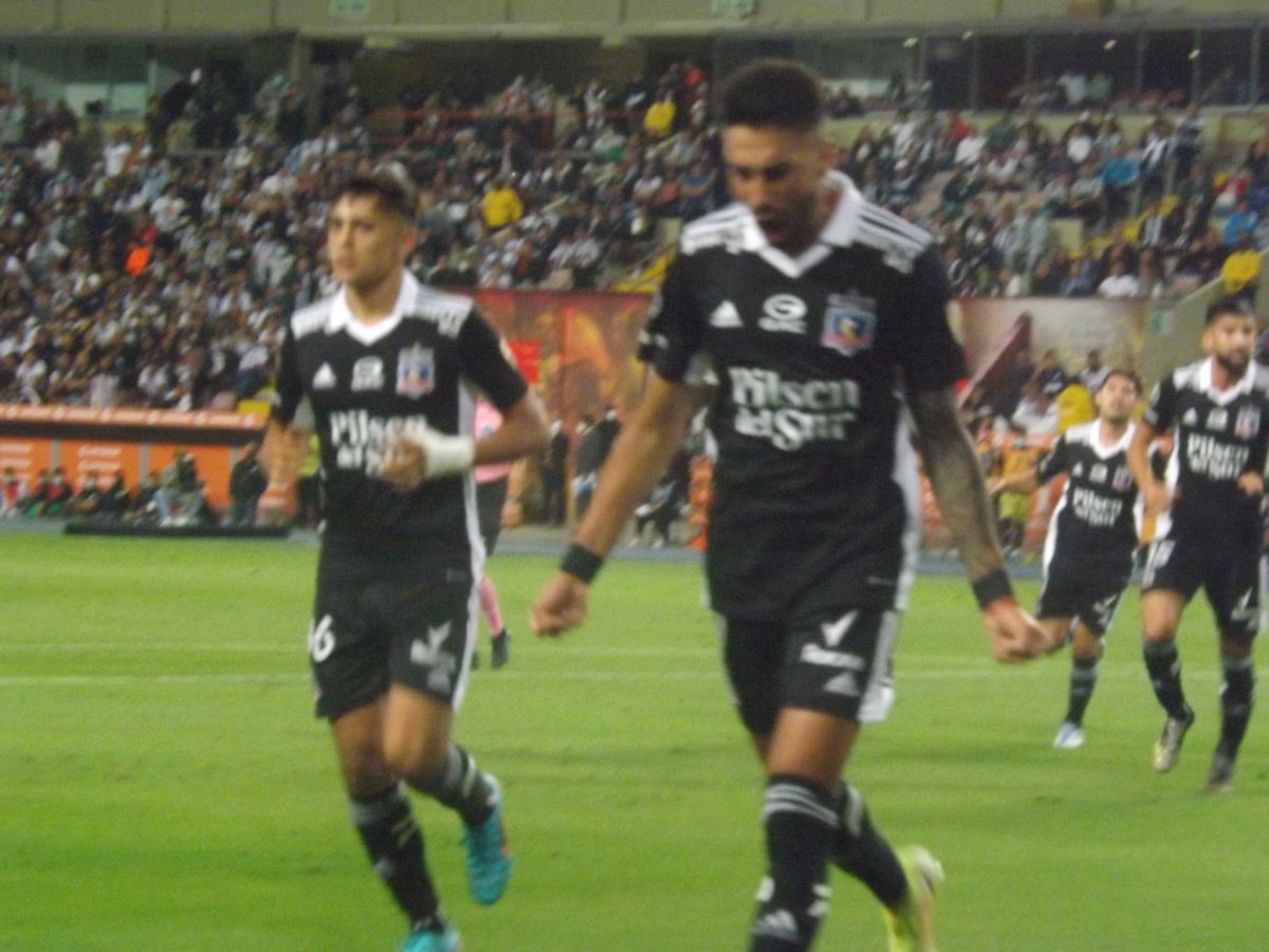 7Llaya's tweet photo. #CopaLibertadores2022 
#EstadioNacional 

@ClubALoficial 1-1 @ColoColo 

Alianza y Colo Colo. Son uno solo 

📸 Juan Julca https://t.co/f8xOfrzbB2
