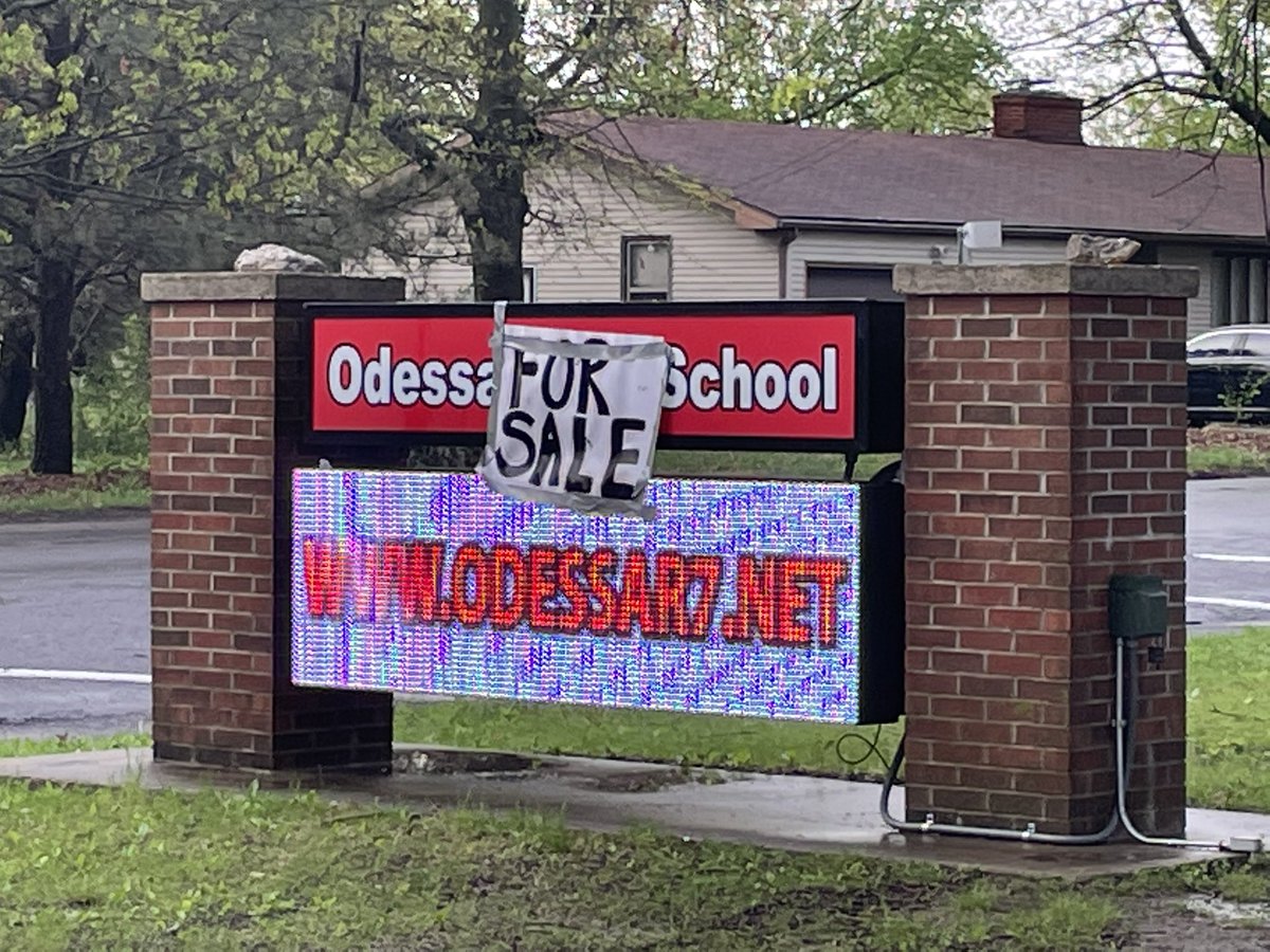 odessar7_stuco's tweet photo. Senior Prank Day has been fun! @OHSbulldogpride https://t.co/3DQQhR6W5m