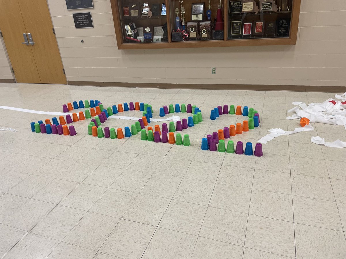 odessar7_stuco's tweet photo. Senior Prank Day has been fun! @OHSbulldogpride https://t.co/3DQQhR6W5m