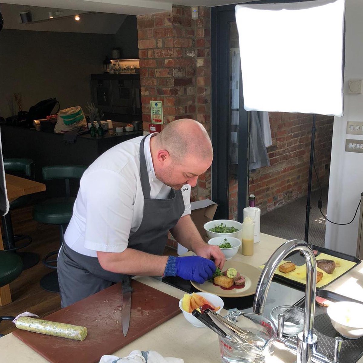 Bschefacademy's tweet photo. Yesterday we hosted our first Chefs Live Cooking Session for our Level 2 & 3 Chefs π©βπ³π§βπ³π¨βπ³
We covered two meat module dishes and our favourite blue cheese and bacon tart recipe, all showcasing different skills in the preparation and cooking methods
#bschefacademy https://t.co/GRbFgREdpZ