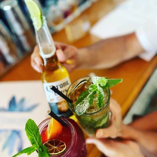 OceanTribeClub's tweet photo. Happy weekend everyone 😎🍹
#happyweekend #lifeisgood #cheers #theoceantribe https://t.co/W6k3eLX51S