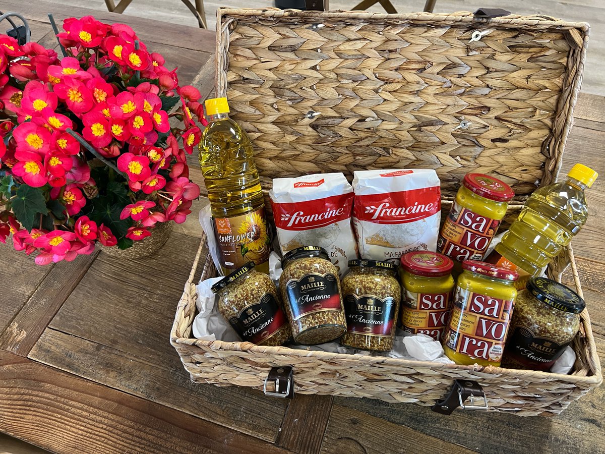 🥳🎉🎊🍾 Vous êtes invités ce soir ? Soyez plus original qu'une plante ou un bouquet de fleurs. Un panier garni d'huile, farine et moutarde fera bien davantage plaisir. Pensez-y !