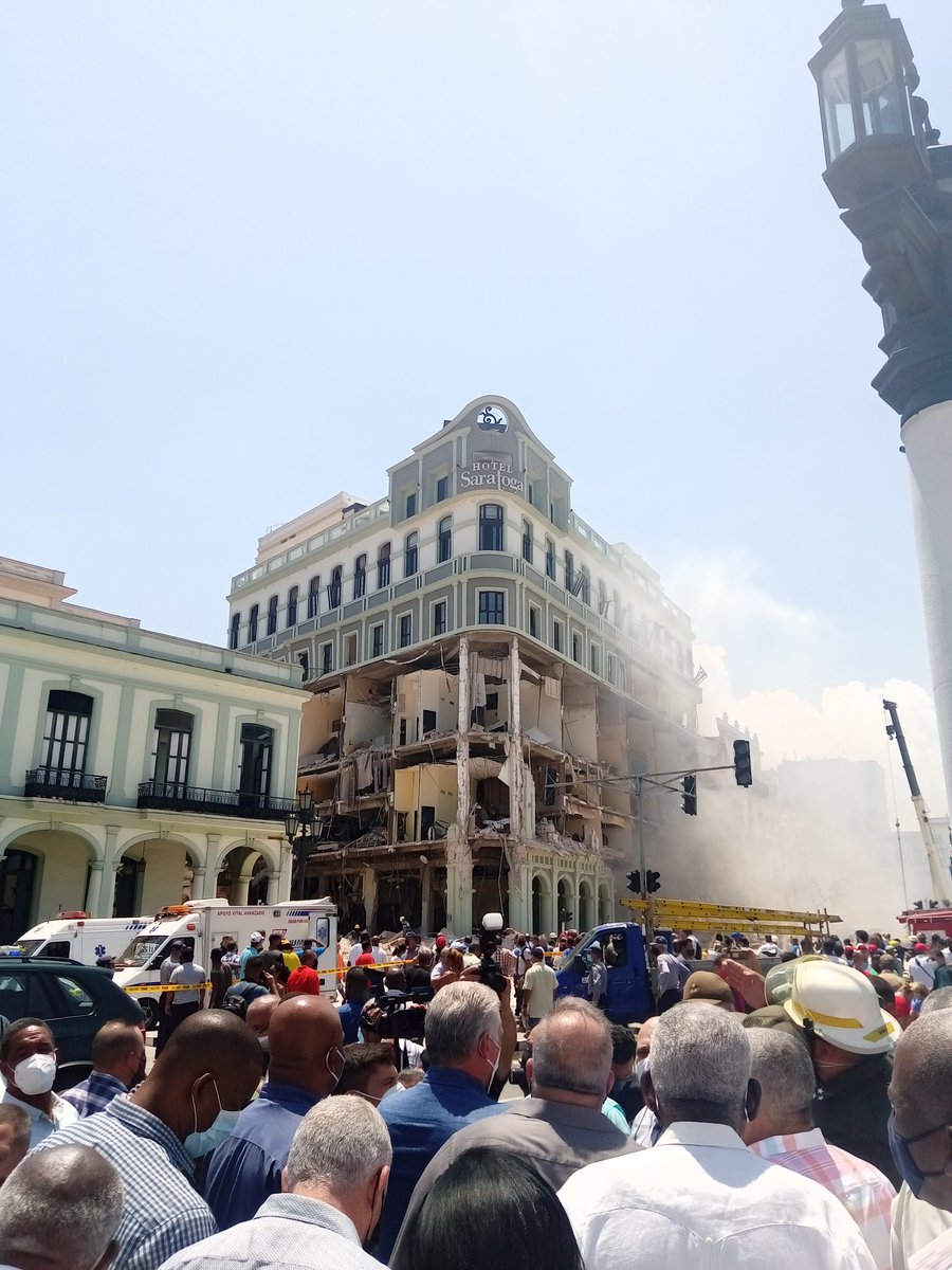 AsambleaCuba's tweet photo. El Presidente de la República de #Cuba🇨🇺, @DiazCanelB; el Presidente de la Asamblea Nacional del #PoderPopular y del Consejo de Estado, #EstebanLazo; el Primer Ministro, @MMarreroCruz; entre autoridades, constatan ahora la situación, tras la explosión en el hotel Saratoga. https://t.co/46YtZ1Kmzy