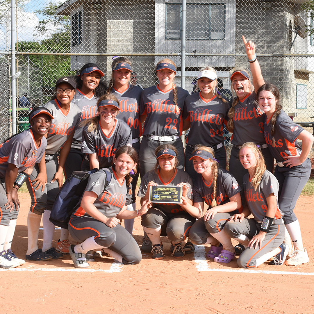 Just look at 'em 🥰 #FeelGoodFriday

📸: <a href="/ECBulletsGlenn/">EC Bullets Glenn 18U</a>  
#SEFL | <a href="/thealliancefp/">The Alliance Fastpitch</a>