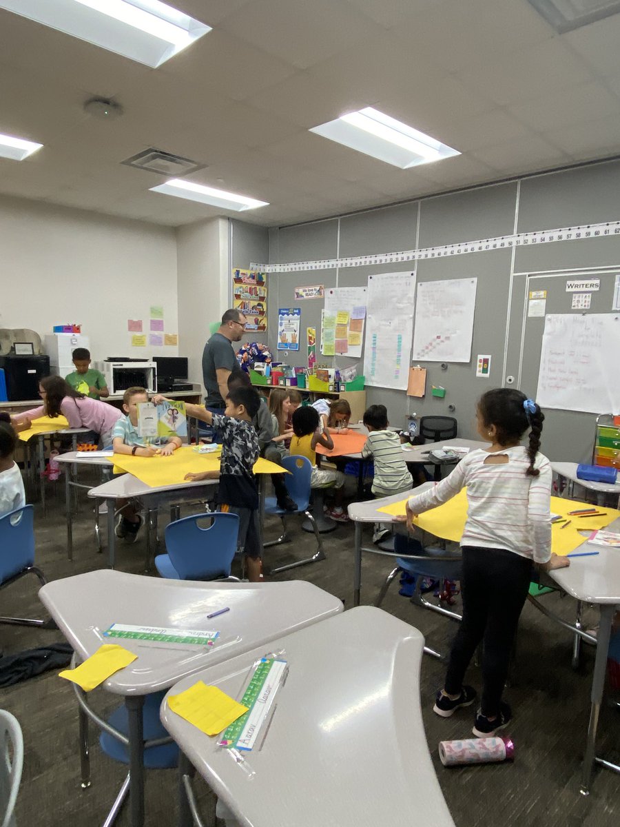 lauren_hendrex's tweet photo. We had a fun morning with 2 Watch Dogs! We had them join our Reading Celebration and our Writing Celebration. #readersresponse #bookclubseries @BradleyCISD @mrswrightcisd https://t.co/cFWpH2Xgjx