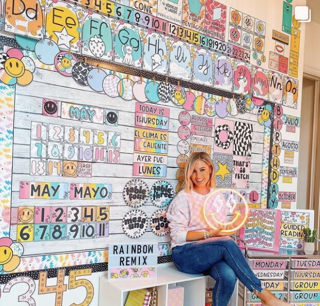 maestradepueblo's tweet photo. Hay aulas de Instagram que deberían tener en la puerta carteles como en Netflix:
“Algunas escenas pueden tener efectos estroboscópicos que pueden afectar a los espectadores fotosensibles” https://t.co/zHDbGIDSUb