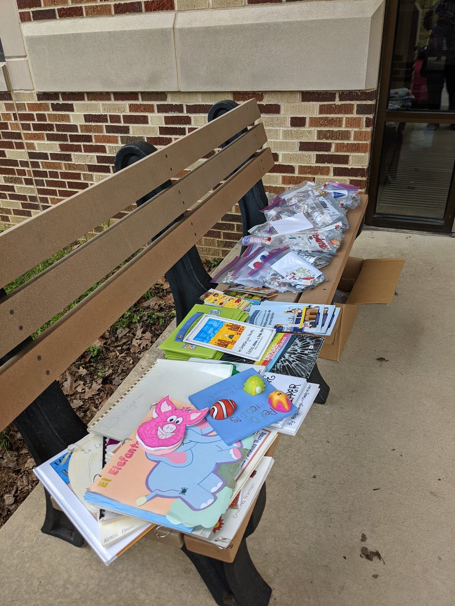 Thanks to the Spanish Honor Society members who volunteered their time last evening at the Smith STEAM Academy in York and participated in the family engagement evening.