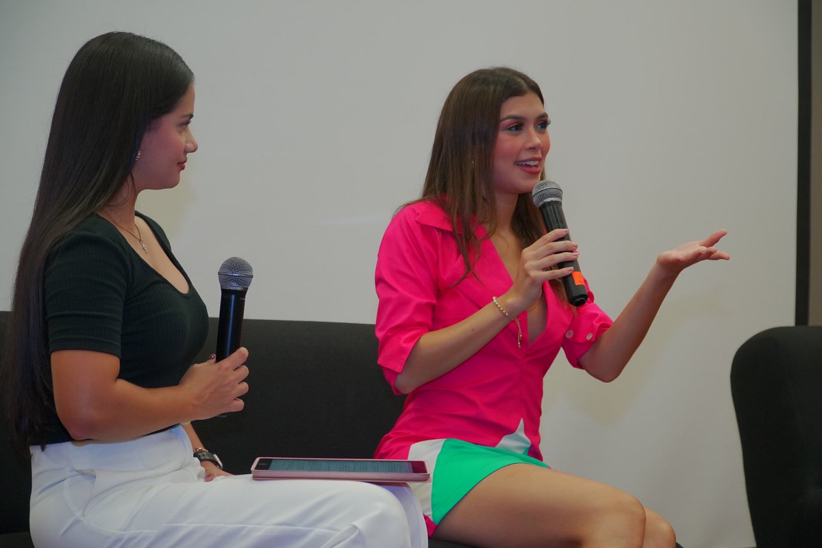 Carnaval_SA's tweet photo. Presentes en la Cátedra Barranquilla y del Caribe de la @UninorteCO con nuestra Reina del #Carnaval2022 @Valecharris_, conversando un poco con los estudiantes sobre nuestra Fiesta y sus proyectos como Reina, #ValeEmprender #ValeBailar #ValeSoñar 👏🏼🥳. https://t.co/x90uft1Eyf