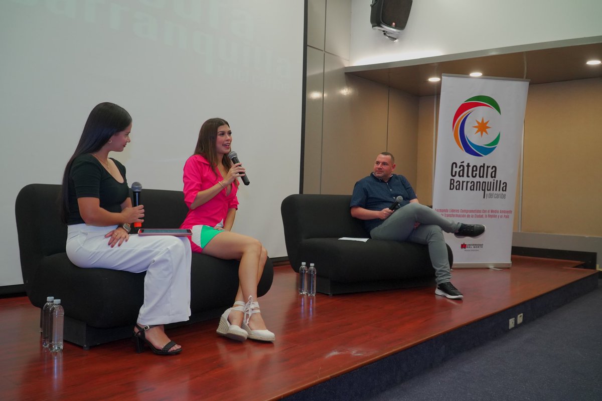 Carnaval_SA's tweet photo. Presentes en la Cátedra Barranquilla y del Caribe de la @UninorteCO con nuestra Reina del #Carnaval2022 @Valecharris_, conversando un poco con los estudiantes sobre nuestra Fiesta y sus proyectos como Reina, #ValeEmprender #ValeBailar #ValeSoñar 👏🏼🥳. https://t.co/x90uft1Eyf